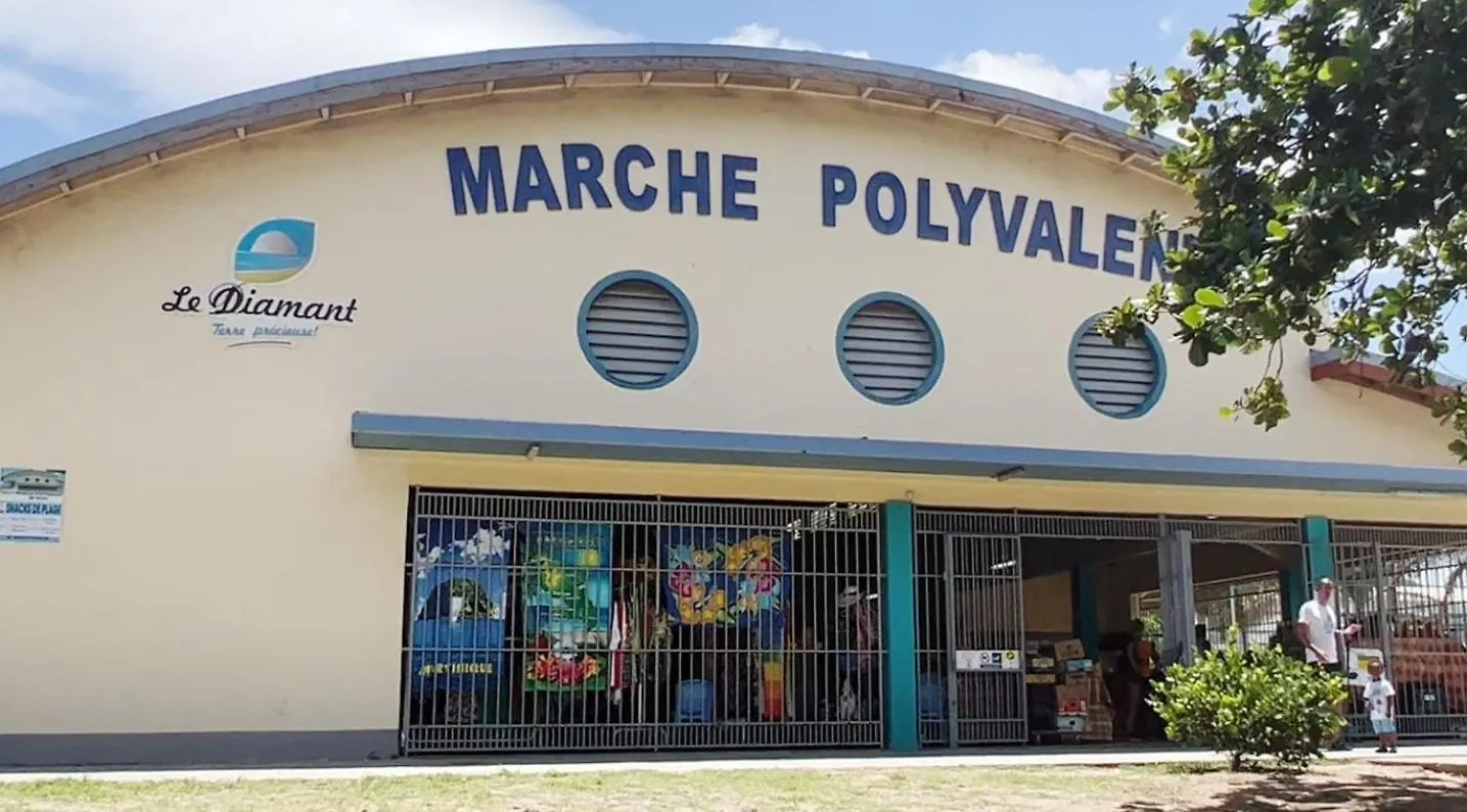 Homestay Face A La Plage Avec Parking Securise Appartement De Luxe Ou Suite Privee Avec Coin Petit Dej Selon Disponibilite Le Diamant