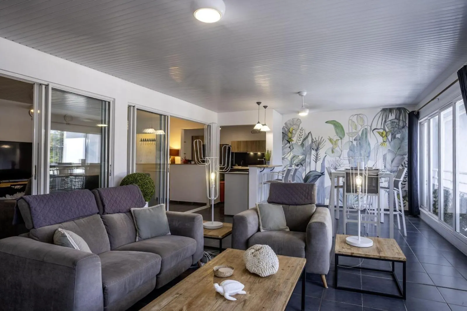 Face A La Plage Avec Parking Securise Appartement De Luxe Ou Suite Privee Avec Coin Petit Dej Selon Disponibilite Le Diamant