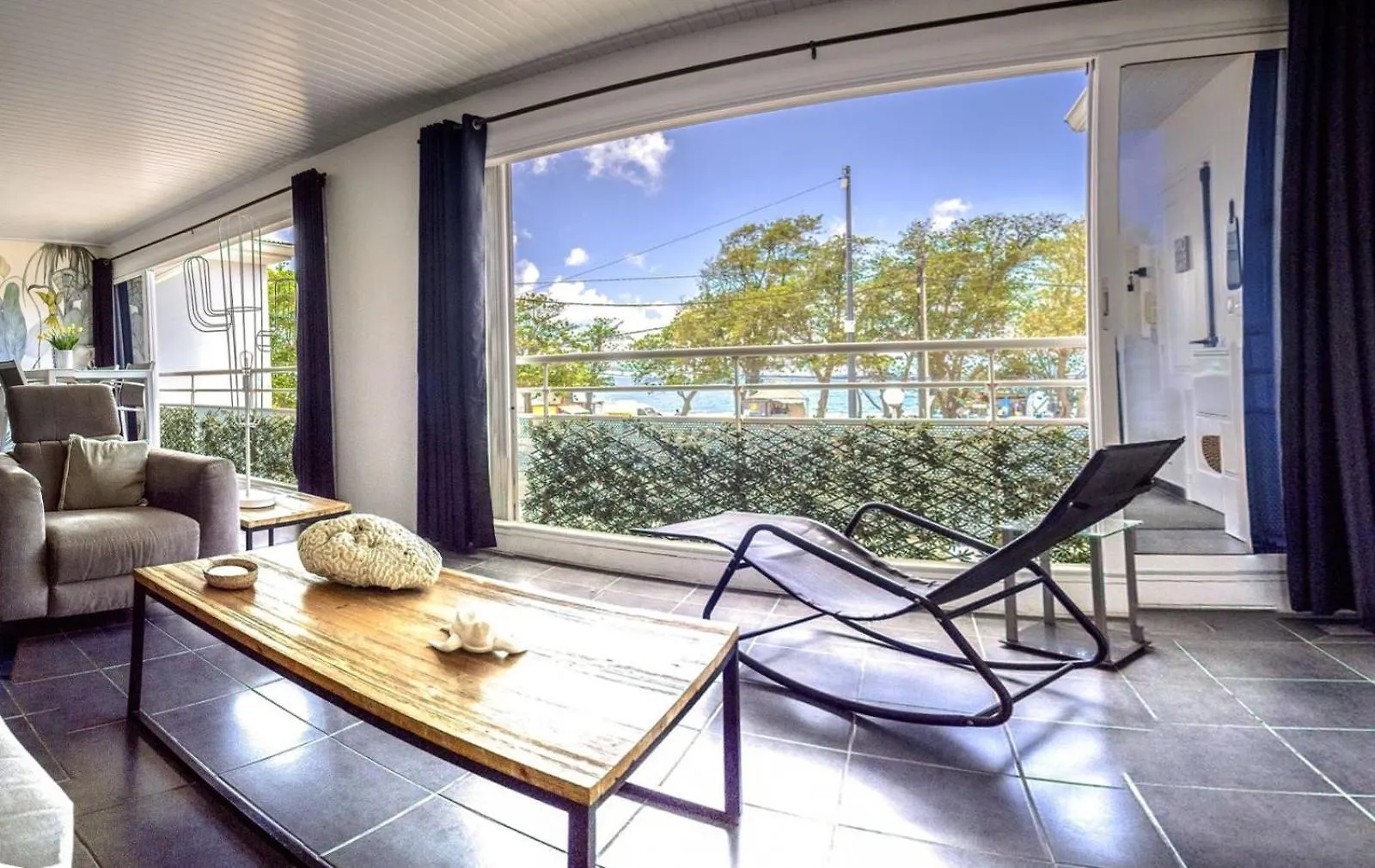 Face A La Plage Avec Parking Securise Appartement De Luxe Ou Suite Privee Avec Coin Petit Dej Selon Disponibilite Le Diamant Martinique