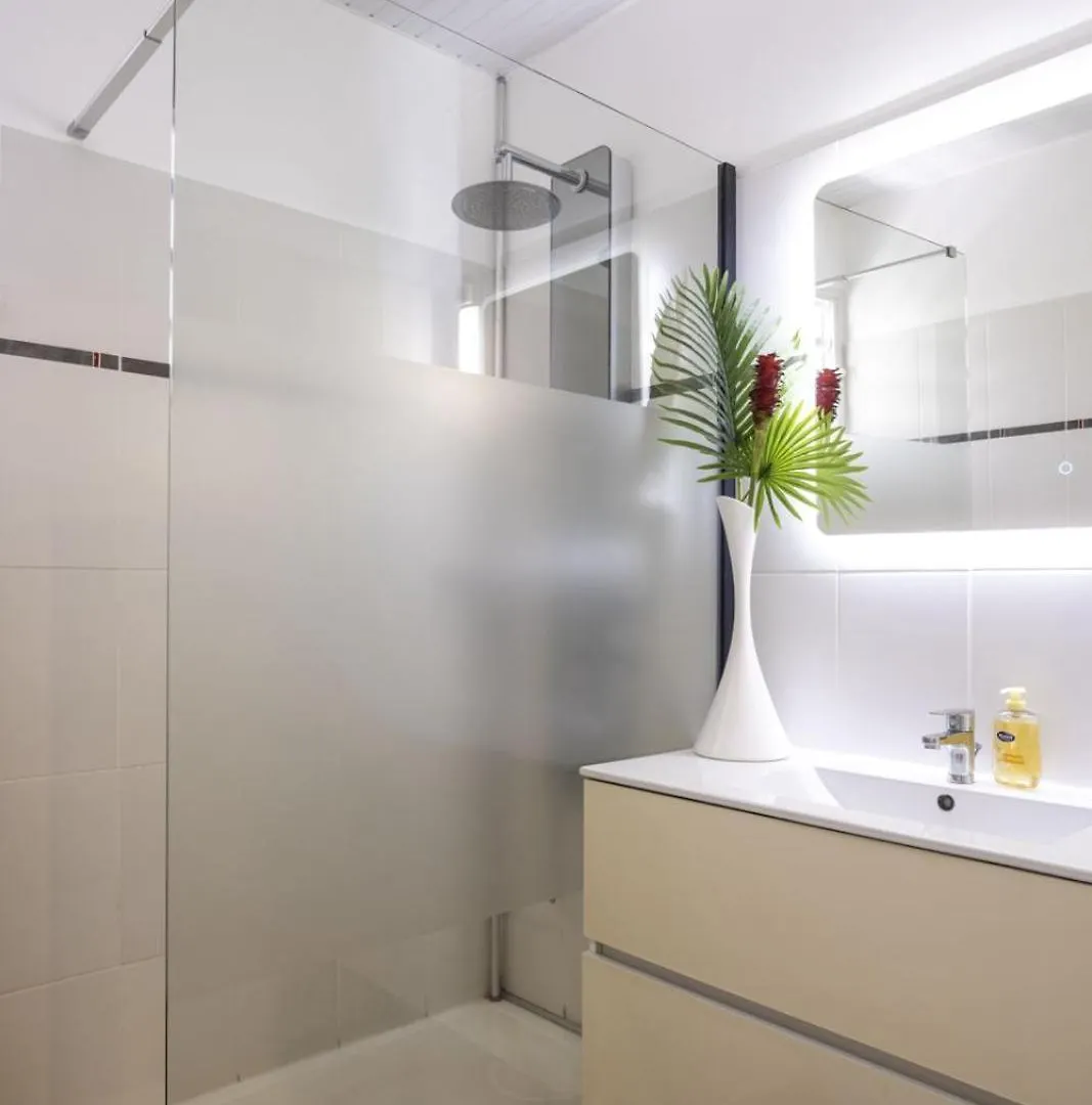 Face A La Plage Avec Parking Securise Appartement De Luxe Ou Suite Privee Avec Coin Petit Dej Selon Disponibilite Le Diamant